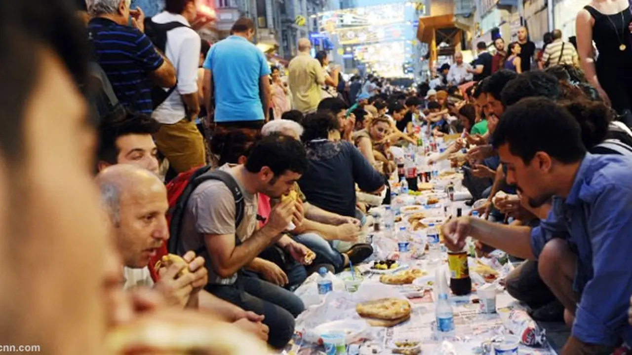buka-puasa-kebanyakan130712c.jpg