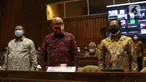 Mendagri Tito Karnavian (kanan), bersama Plt Ketua KPU Ilham Saputra (tengah) dan Ketua Bawaslu Abhan menghadiri rapat dengar pendapat dengan Komisi II di gedung DPR RI, Jakarta, Selasa (19/1/2021). Rapat membahas evaluasi pelaksanaan Pilkada 2020. (Liputan6.com/Angga Yuniar)