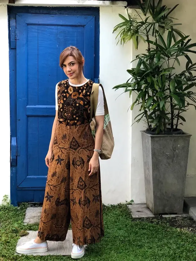 Jadi Inspirasi, 7 Gaya Najwa Shihab Ini Kece Abis Bak Anak Muda