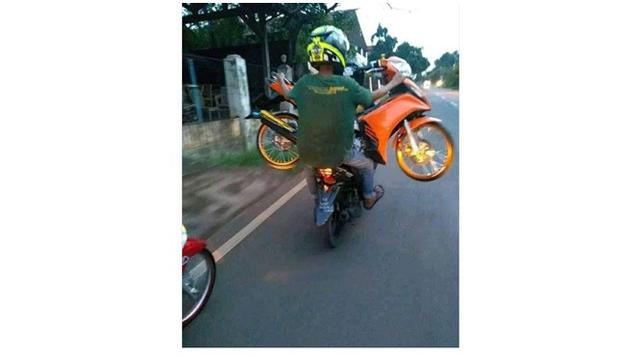 Kelakuan Nyeleneh di Jalan Raya