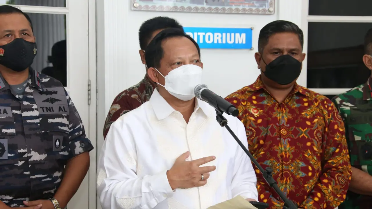 Menteri Dalam Negeri (Mendagri) Muhammad Tito Karnavian menekankan tiga prinsip untuk menghadapi varian baru Covid-19, Omicron.