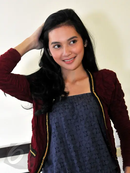 Gadis cantik kelahiran Makasar, 16 Mei 1997 ini mulai di kenal lewat sebuah iklan Verile dan film Heart 2 Heart pada tahun 2010 . Foto diambil pada 26 Mei 2015 (Liputan6.com/Panji Diksana).