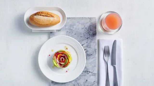 Emirates Hadirkan Menu Plant-Based Berkelas untuk Menyambut Hari Vegan Sedunia