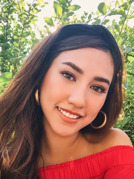 Ternyata si cantik yang satu ini pernah bermain di sinetron Cinta Fitri. Louise memulai karier sebagai artis dengan mengikuti audisi gadis sampul majalah. (Liputan6.com/IG/louiseans)