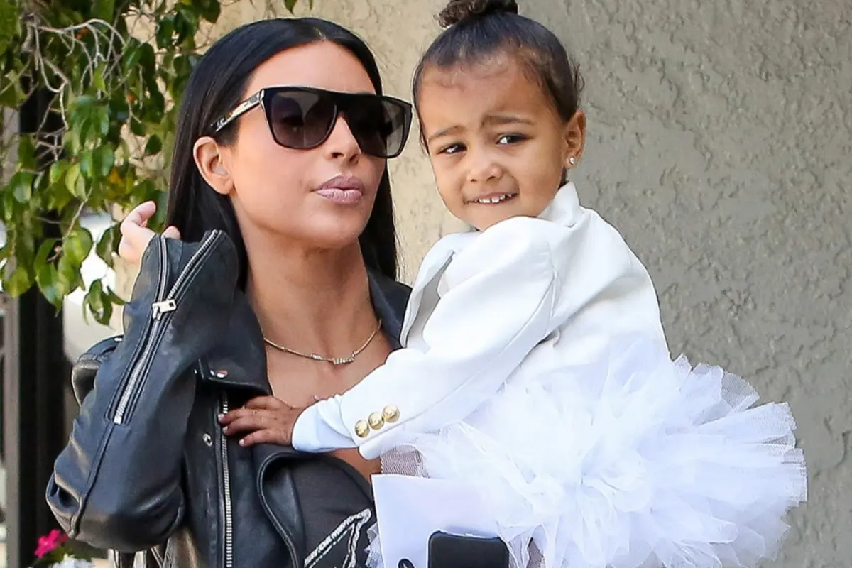 Kim Kardashian Ajarkan Anak Eksis di Media Sosial