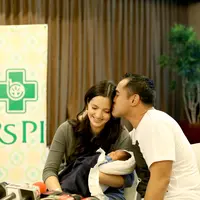 Nia Ramadhani mengaku lebih memilih melahirkan secara caesar, baginya lahiran secara normal amat menakutkan dan menyeramkan. (Andy Masela/Bintang.com)