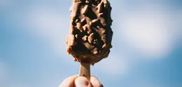 Ilustrasi Es Krim Stik (Photo by Andras Vas on Unsplash)