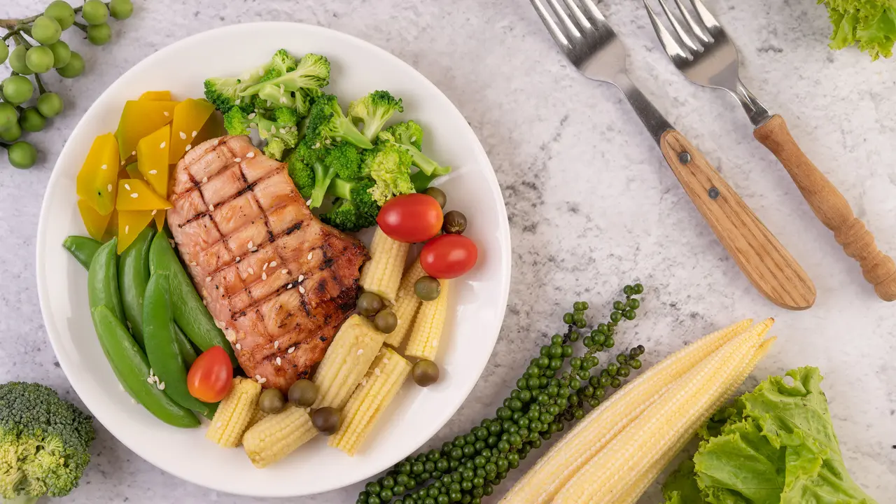Rekomendasi menu 7 hari diet tinggi protein yang mudah diikuti