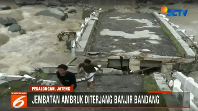 Jembatan Penghubung Pemalang-Pekalongan Ambruk Diterjang Banjir