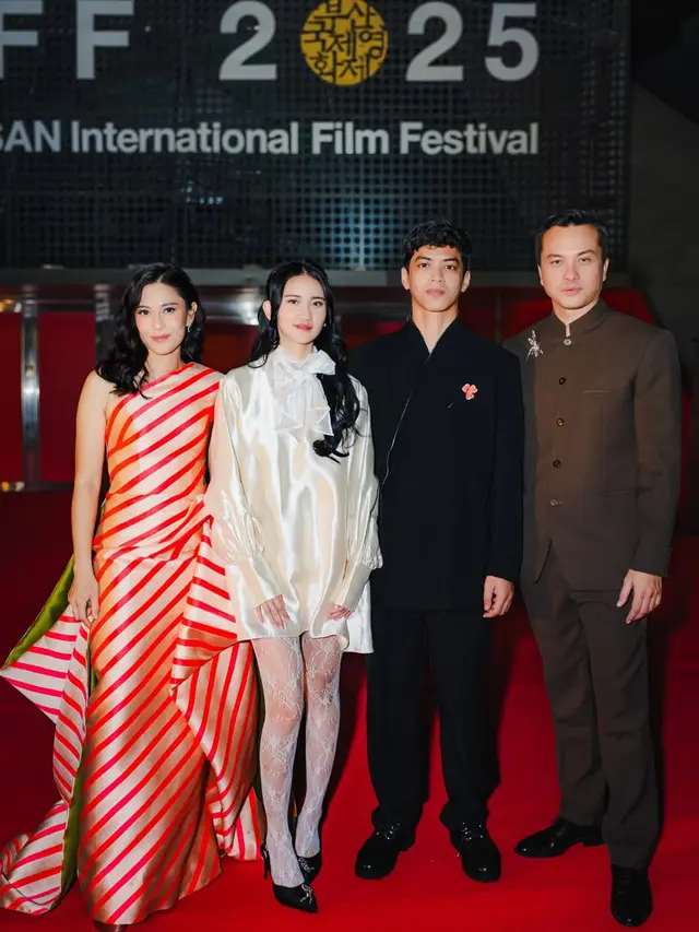 6 Gaya Dian Sastro dan Nicholas Saputra di Busan International Film Festival 2025