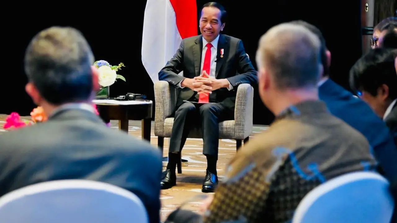 Presiden Joko Widodo melakukan pertemuan dengan para CEO perusahaan-perusahaan Australia di Ruang Pertemuan Cambridge, Hotel Shangri-La, Sydney, pada Selasa, 4 Juli 2023. (Twitter/@jokowi)
