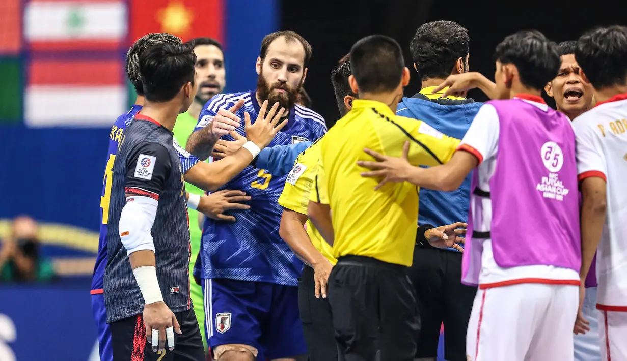 Timnas futsal Indonesia sebenarnya berhasil mencetak gol ketiga untuk membuat skor imbang 3-3 melalui Rio Pangestu. Namun gol tersebut dianulir wasit karena 1 detik sebelumnya peluit tanda berakhirnya laga telah dibunyikan. Indonesia pun harus kalah 2-3. (AFC)