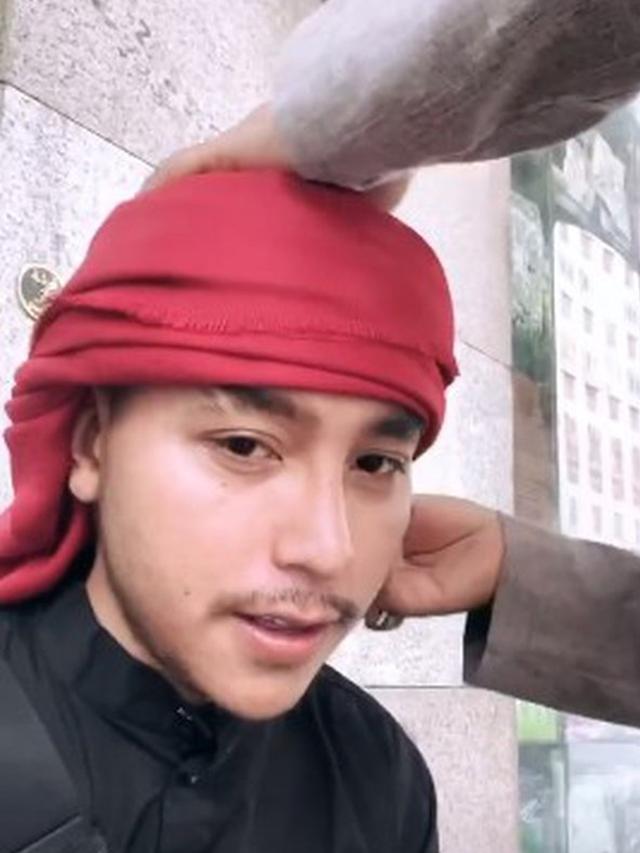 6 Momen Siti Badriah Ibadah Umrah Bareng Suami, Cantik Pakai Cadar