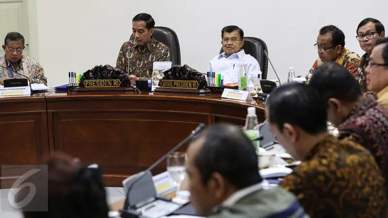 20150916-Momen Keakraban Para Menteri Kabinet Kerja Jokowi Sebelum Rapat Terbatas-Jakarta