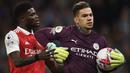 Setiap pesepak bola, apa pun posisinya dalam sebuah tim, termasuk seoarang kiper tentu berpeluang diganjar kartu kuning sebagai peringatan keras dari wasit akibat melanggar aturan pertandingan. Sepanjang sejarah Premier League yang telah dimulai sejak musim 1992/1993 hingga kini, terdapat beberapa kiper sebagai pengoleksi terbanyak kartu kuning sepanjang sejarah Premier League. Berikut kami tampilkan daftar 5 besar kiper dengan jumlah kartu kuning terbanyak di Premier League. (AFP/Oli Scarff)