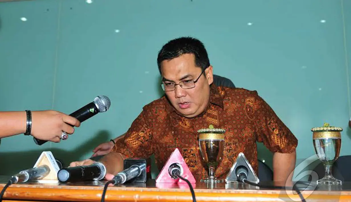 Helmi Faisal mengomentari aksi KPK yang menyegel beberapa ruangan Kementerian Pembangunan Daerah Tertinggal Selasa (17/06/14) pagi (Liputan6.com/ Johan Tallo)
