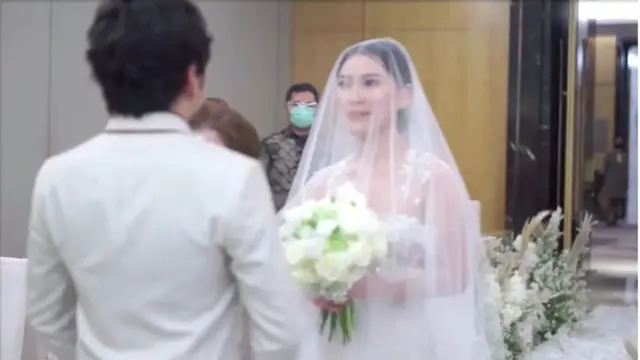 Momen Pemberkatan Pernikahan Calvin Jeremy dan Novia Santoso. (Sumber: YouTube/Calvin Jeremy)
