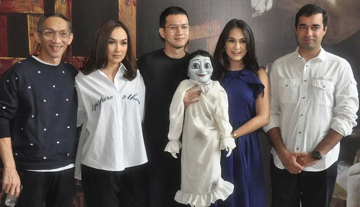 Luna Maya saat hadir di perilisan trailer film The Doll 2 di kantor Soraya Intercine Film, bilangan Jakarta Pusat, Sabtu (13/5/2017). Benang merah film ini masih sama dengan sebelumnya, tahun 2006. (Bambang E. Ros/Bintang.com)
