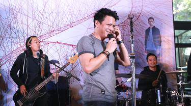 Lirik Lagu Noah Kupeluk Hatimu News Entertainment Fimela Com