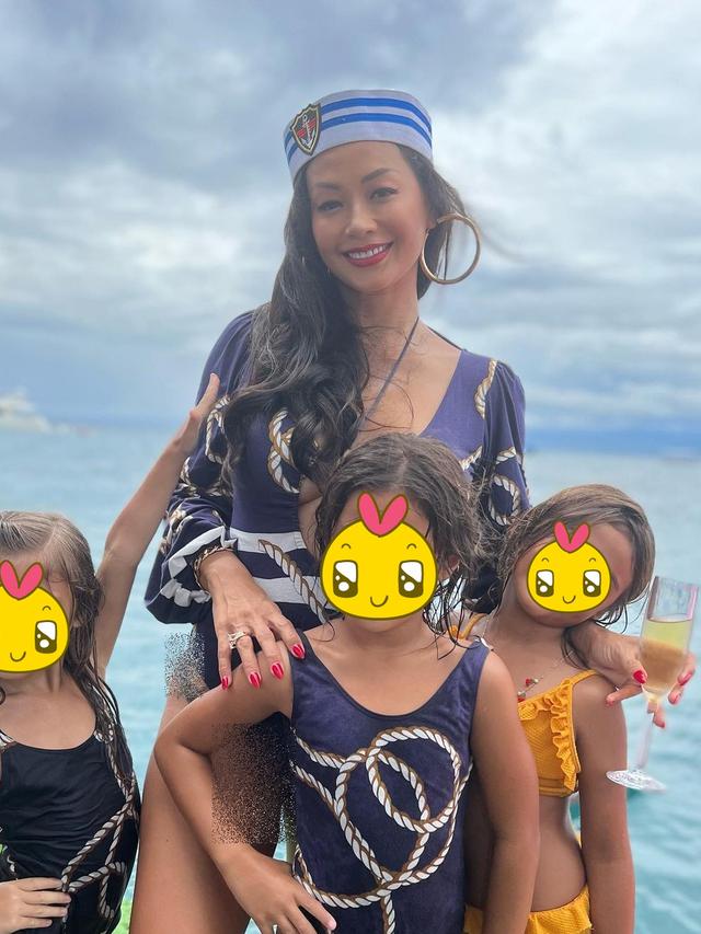 Tampil Pakai Baju Pelaut, Ini 7 Potret Indah Kalalo di Ulang Tahun Suami