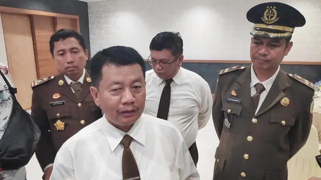 Kepala Kejati Riau Uung Abdul Syakur.