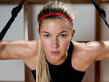 Anouk Anna Hoogendijk merupakan pesepak bola cantik dengan rambut blonde asal Belanda. (Bola.com/Instagram/Anoukhoogendijk)