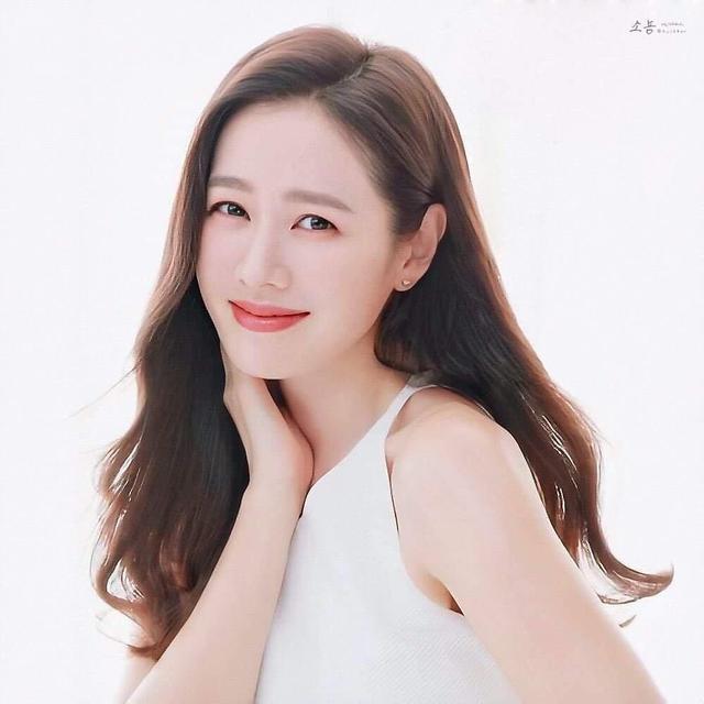 7 Pesona Son Ye Jin Artis Korea Yang Dinobatkan Jadi Wanita Tercantik Tahun 2020 Hot Liputan6 Com