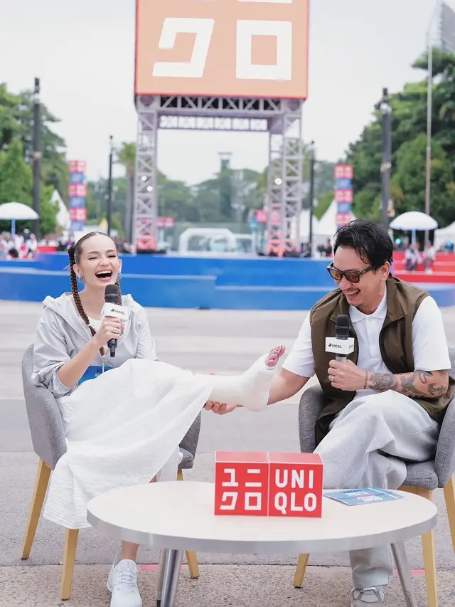 Tetap Stylish Meski Cedera Kaki, 6 Gaya Athleisure Enzy Storia di UNIQLO FITFEST 2025