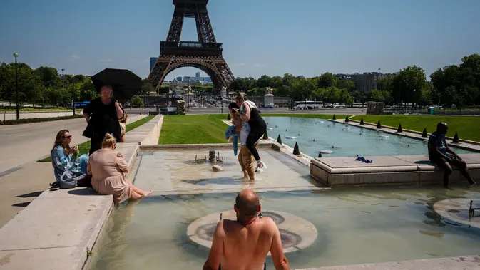 Eropa Membara: Eiffel Tutup, Gelombang Panas Ekstrem Melanda!
