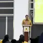 Airlangga Hartarto selaku Ketua Umum Partai Golkar saat membuka kuliah umum di Golkar Institute, Jakarta, Senin (13/3/2023). Kegiatan yang mengangkat tema "Kepemimpinan Transformatif yang Berbasis Karya" itu, menghadirkan Ridwan Kamil sebagai narasumber. (Liputan6.com/Johan Tallo)