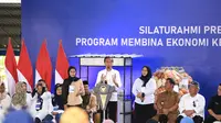 Presiden Jokowi saat hadiri silaturahmi dengan nasabah PNM di Maros (Liputan6.com/Fauzan)
