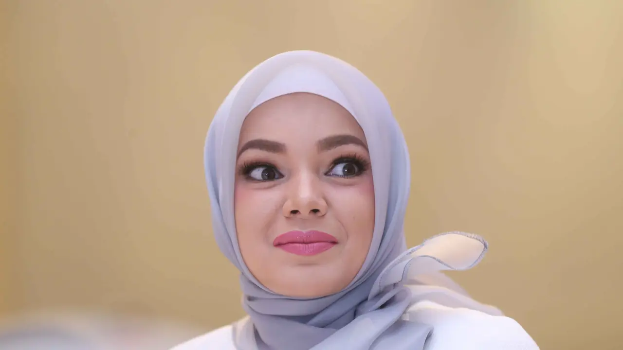 [Bintang] Dewi Sandra