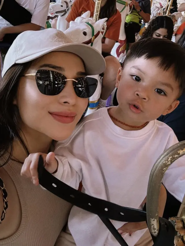 6 Potret Cantik Nikita Willy Saat Melahirkan Anak Kedua, Konsisten Tampil Glowing Sejak Hamil