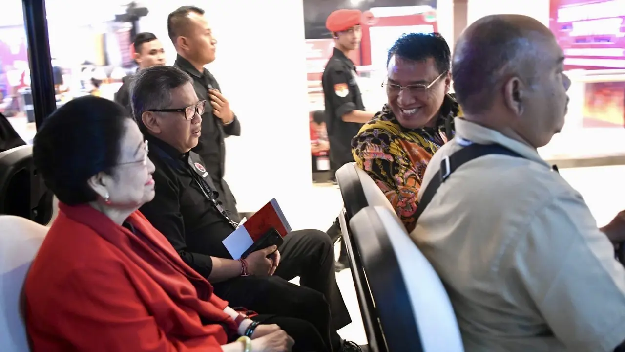 Ketua Umum PDI Perjuangan Megawati Soekarnoputri tiba di arena Rapat Kerja Nasional (Rakernas) V di Ancol Beach City International, Jakarta.
