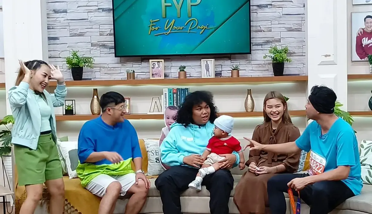 Menurut Cesen, dikehamilannya kali ini, ia mengaku lebih suka makan sambal. "Lebih suka makan-makanan sambal," kata Casen di temui awak media di kawasan Tendean, Jakarta Selatan pada Senin (13/11). [Instagram/fyp_trans7]