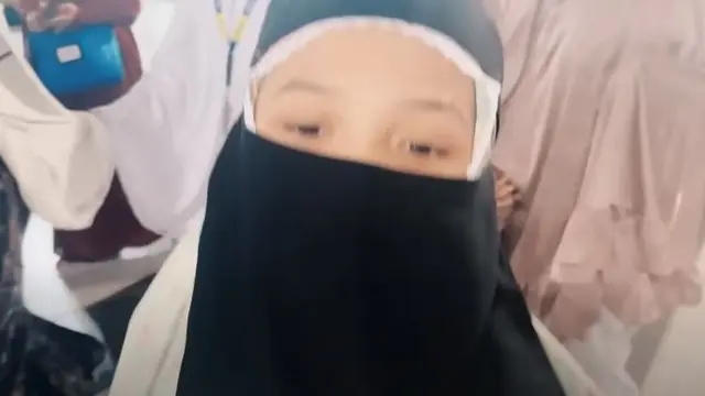 Akui Ingin Jadi Ustazah, Ini 6 Momen Arsy Hermansyah Tampil Bercadar Saat Umrah