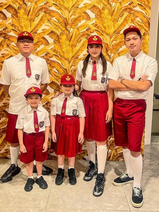 Keluarga besar Ashanty dan Anang Hermansyah (Instagram/ashanty_ash)