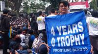 Demo Bobotoh terkait hasil buruk yang diraih Persib Bandung di BRI Liga 1 2022/2023. (Muhammad Faqih/Bola.com)