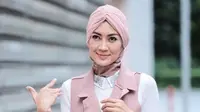 Siapa sih Steffy Burase yang kini ramai dibicarakan masyarakat Indonesia usai namanya dicekal KPK? (Foto: Instagram @steffyburase)