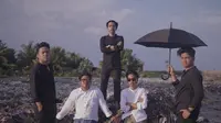 Pandawara Group di Pantai Labuhan Haji Lombok Timur. (dok. Instagram @pandawaragroup/https://www.instagram.com/p/C3b39-Pyy7F/Dinny Mutiah)