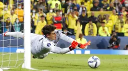Masuknya Kepa jelang akhir laga memang sudah disiapkan khusus oleh pelatih untuk adu penalti. Perjudian ini tepat, Kepa terbukti bisa jadi pahlawan Chelsea dalam meraih trofi kali ini. (Foto: AP/Peter Morrison)