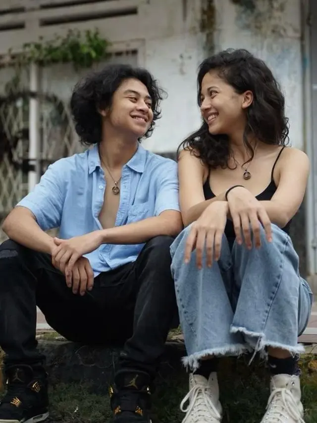 6 Ide Baju Couple dari Pasangan Muda Hits, Aaliyah Massaid & Thariq Halilintar hingga Azizah Salsha & Pratam Arhan