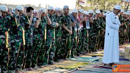 Citizen6, Lebanon: Wadansatgas Indobatt Letkol Mar FJH Pardosi mewakili Komandan Indobatt memberikan sambutan usai pelaksanaan Sholat Idul Fitri 1433 H pada, Minggu (19/8). (Pengirim: Badarudin Bakri)