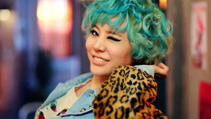 Sunny `Girls Generation` Idola Paling Keren dengan Rambut Biru