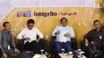 Peneliti ICW Kurnia Ramadhana (kedua kiri) didampingi Wakil Ketua KPK Saut Situmorang (kiri), Direktur Pusako Universitas Andalas, Feri Amsari (kedua kanan), dan Direktur LHKPN KPK, Isnaini dalam diskusi ‘Pantang Absen LHKPN’ di Gedung KPK, Jakarta, Jumat (2/8/2019). (Liputan6.com/Herman Zakharia)