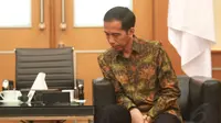 Jokowi'blusukan' ke masyarakat adat di Papua melalui audio conference, Jakarta, (24/9/14). (Liputan6.com/Herman Zakharia)