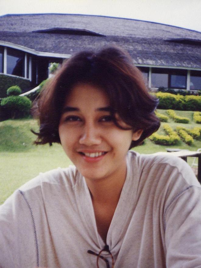 Cut Memey Gelar Acara 20 Tahun Nike Ardila In Loving ...