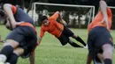 Pemain Persija Jakarta, Evan Dimas, saat latihan di Lapangan Sutasoma, Jakarta, Jumat (17/1/2020). Gelandang Timnas Indonesia ini menjadi rekrutan baru Macan Kemayoran untuk mengarungi Liga 1 musim depan. (Bola.com/M Iqbal Ichsan)