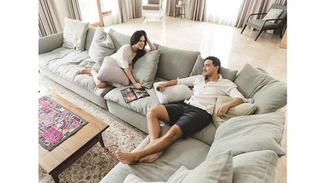 7 Penampakan Rumah Raisa dan Hamish Daud, Elegan dengan Warna Putih