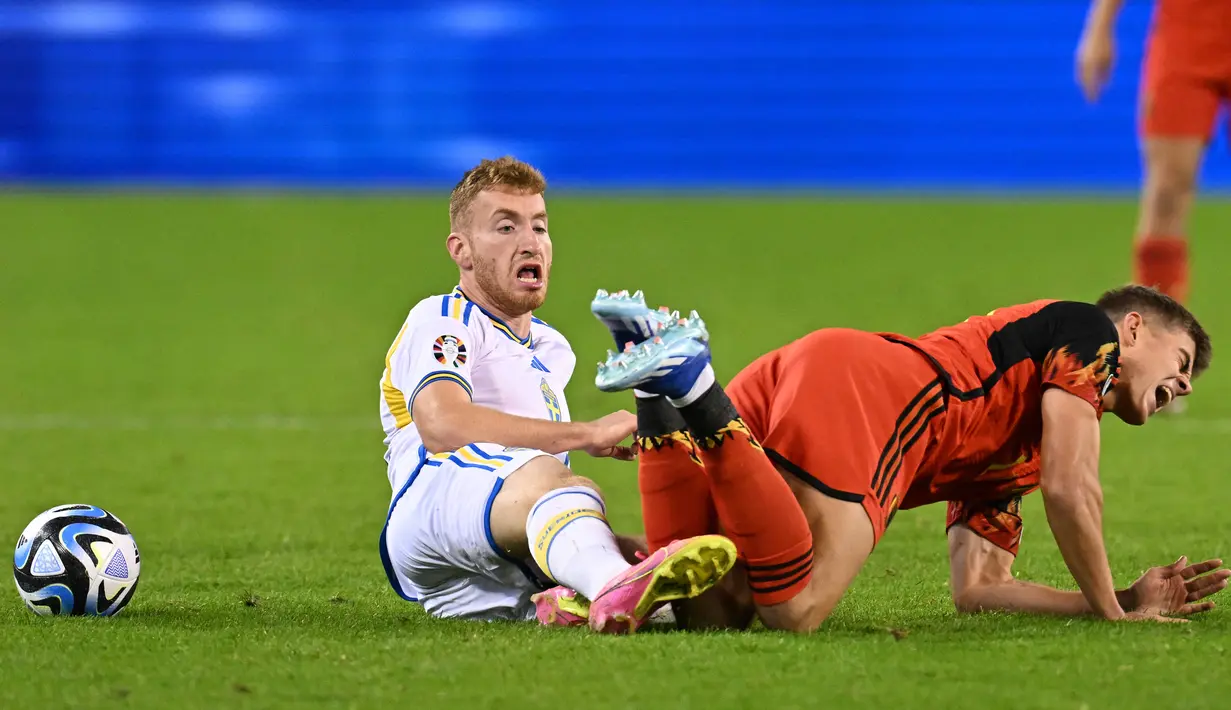 Badan sepak bola Eropa UEFA pun memutuskan untuk tidak melanjutkan laga ini. (JOHN THYS / AFP)